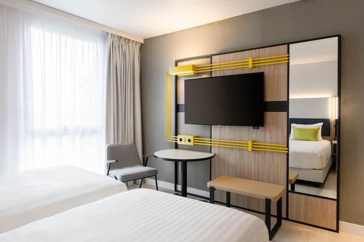 Room 9 of 35