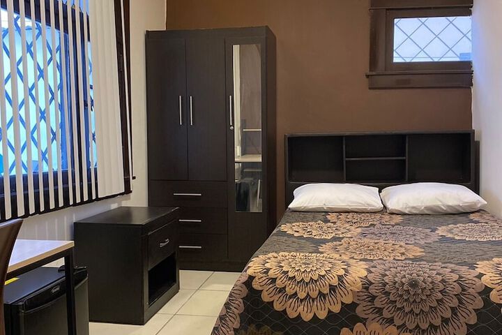 Room 33 of 51