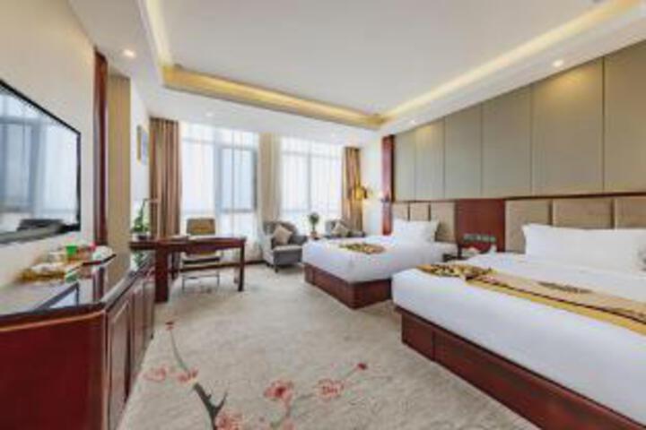Room 8 of 9