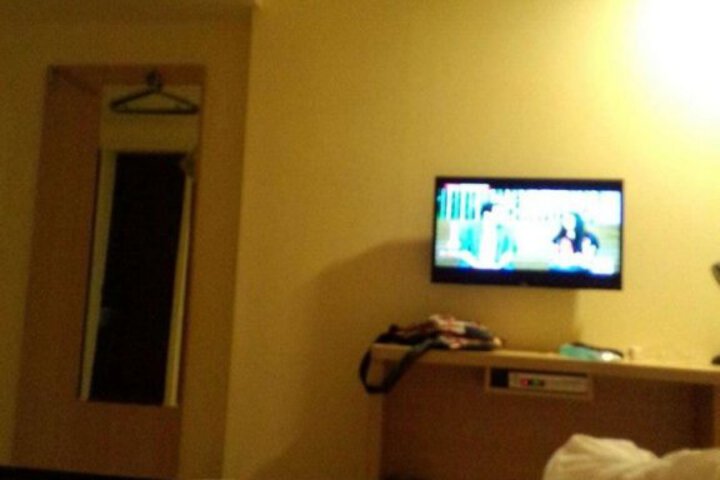 Room 10 of 13