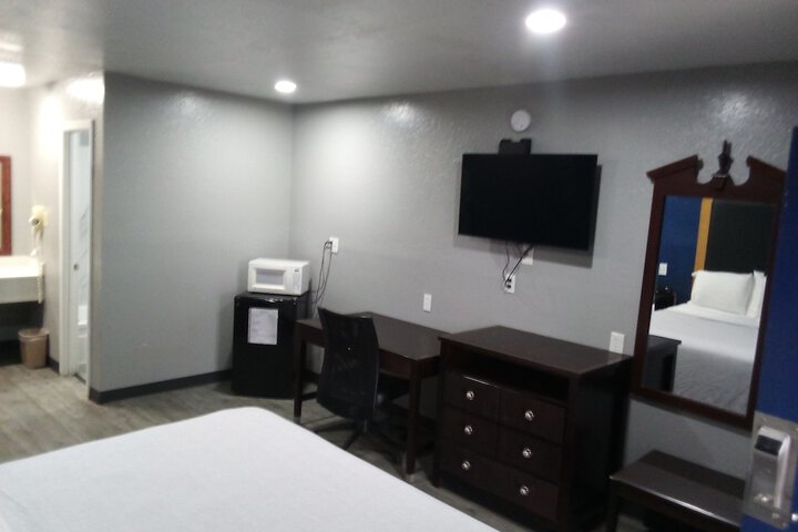 Room 4 of 32