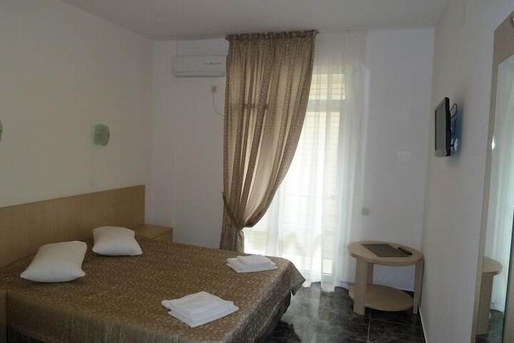 Room 17 of 37