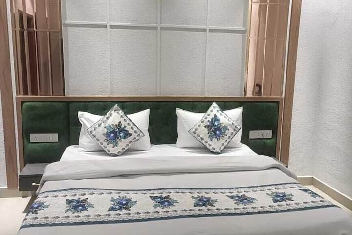 Room 28 of 50