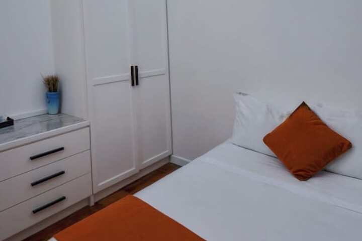 Room 5 of 16