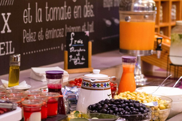 Breakfast/Coffee Service 60 of 143