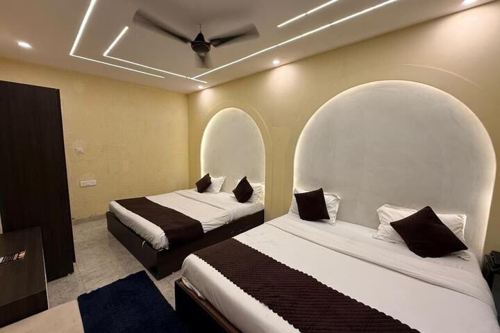 Room 7 of 19