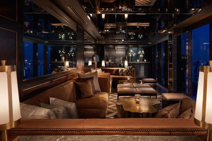 Lounge 112 of 140