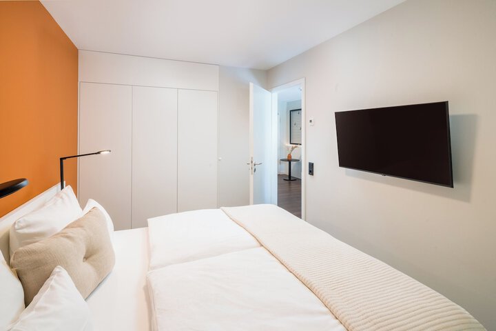 Room 6 of 44
