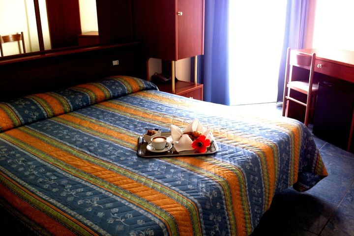 Room 3 of 44