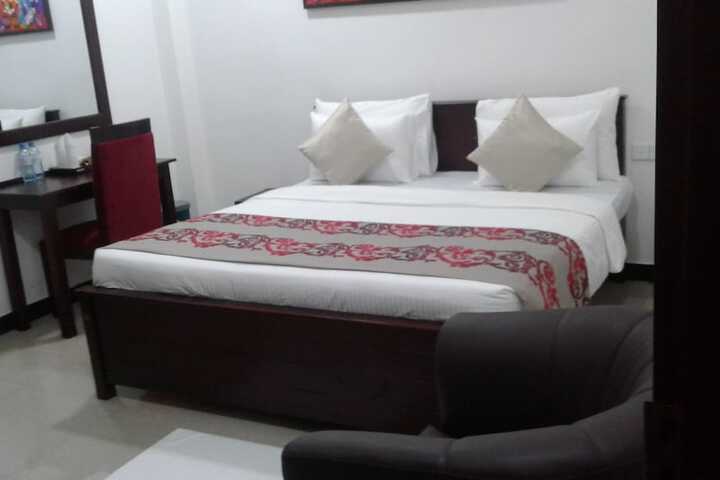 Room 4 of 32