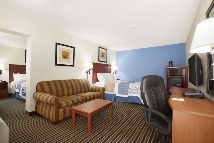 1 King Bed (2 of 8)