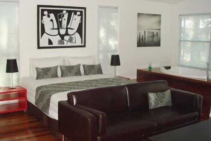 Room 10 of 31