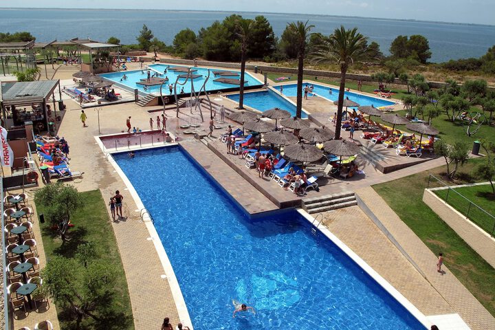 Hotel with Pool