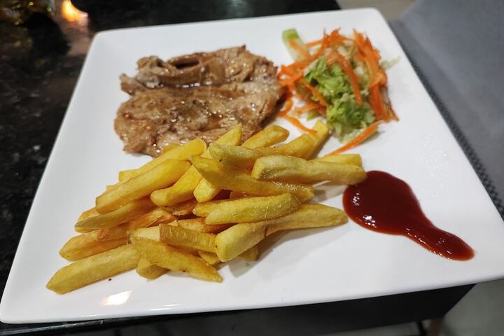 Dining 7 of 29