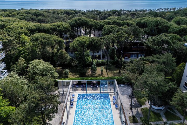 Hotel Pool