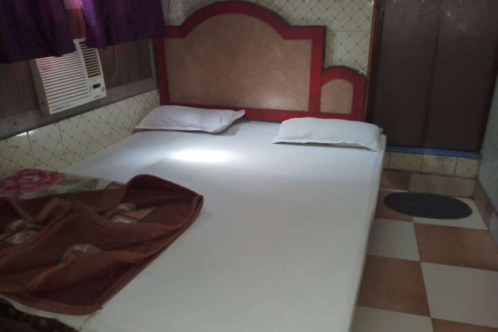 Room 5 of 7