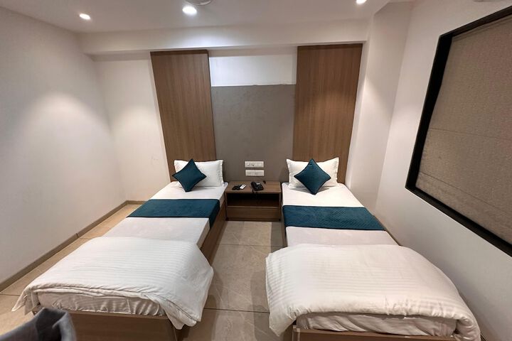 Room 4 of 6