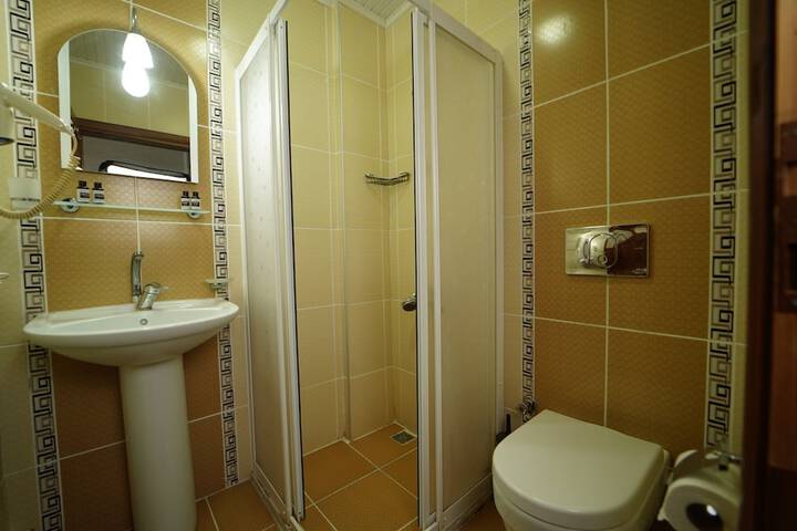 Room 25 of 48