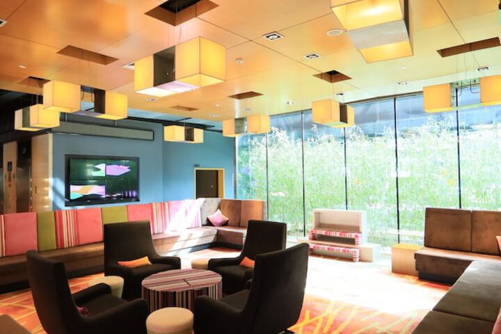 Entrance & Lobby