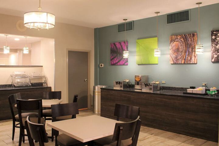 Breakfast area