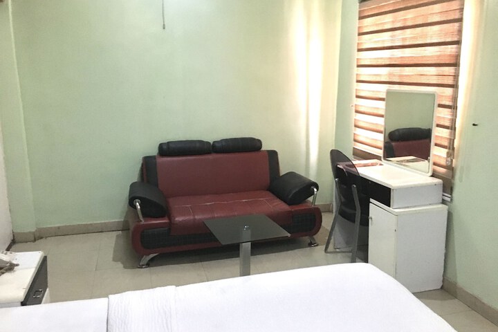 Room 11 of 28
