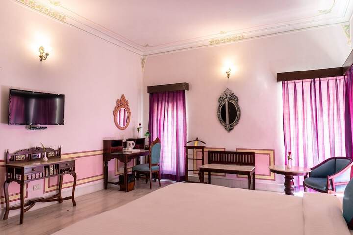 Room 30 of 53