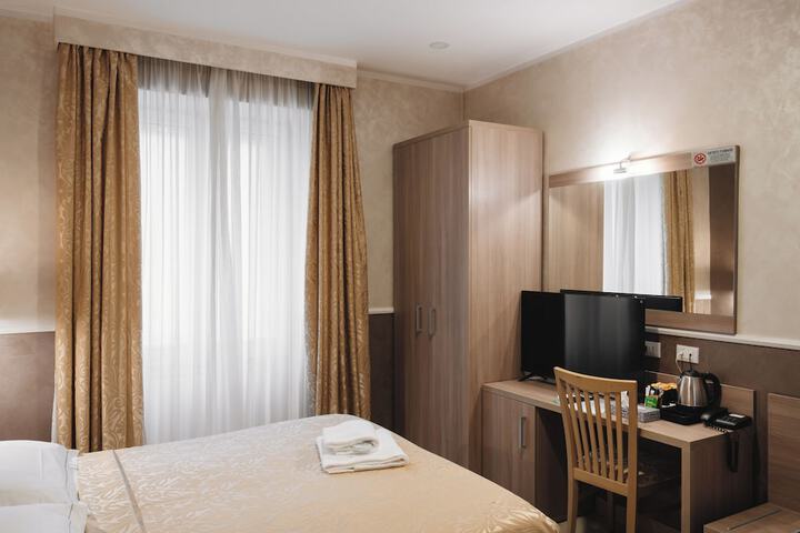 Room 21 of 180