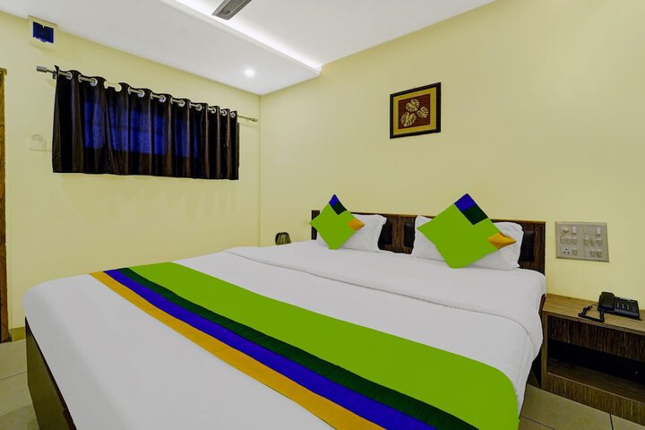 Room 9 of 34