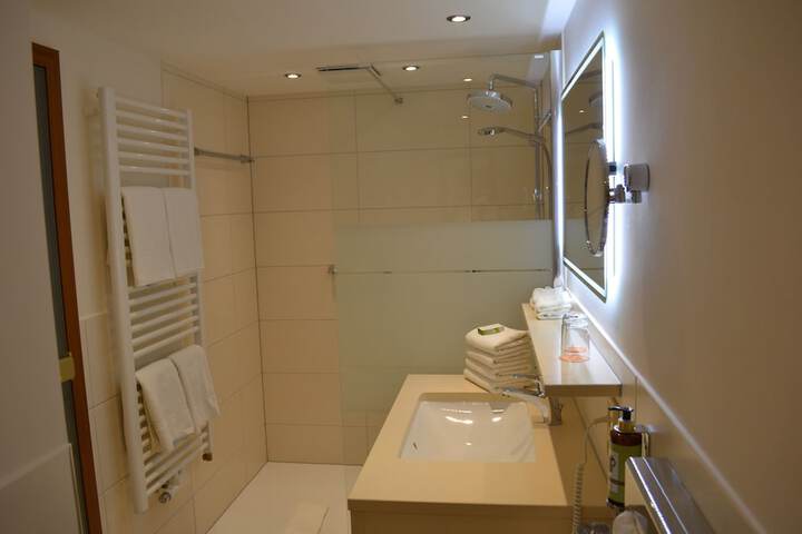 Room 18 of 47