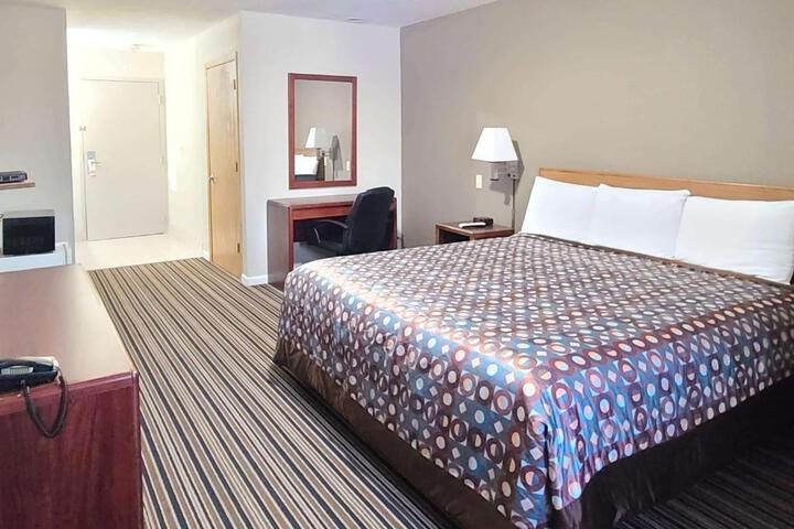 1 King Bed Accessible (3 of 11)