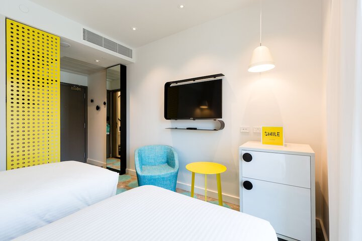 Room 12 of 100