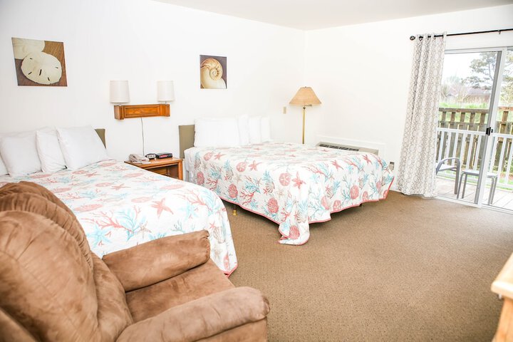 2 Queen Beds (1 of 25)