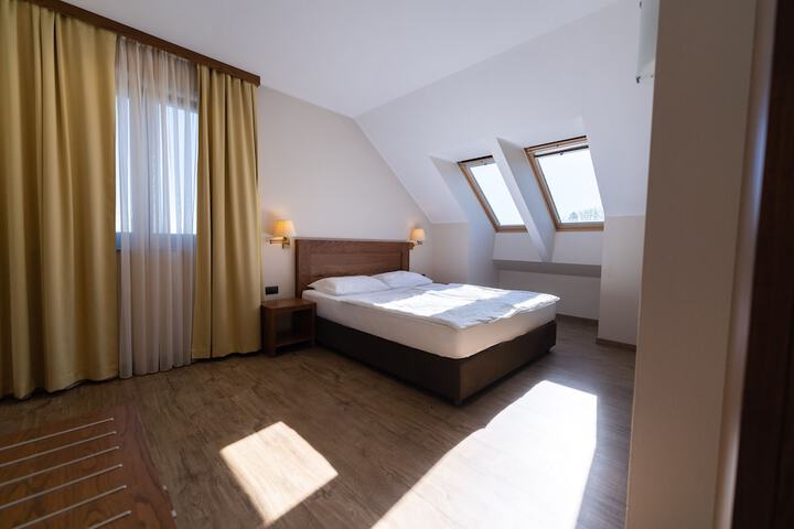 Room 28 of 138