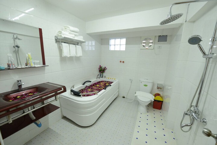 Room 21 of 34