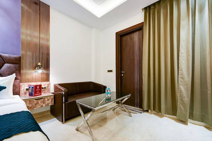 Room 28 of 52