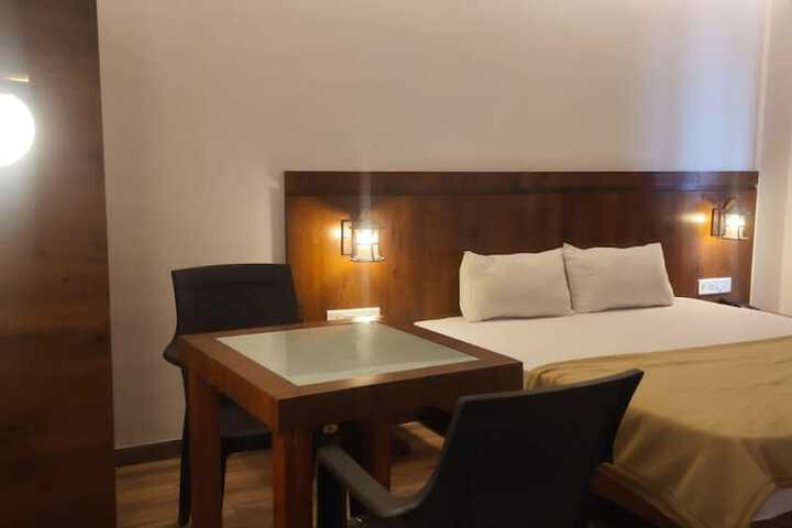 Room 5 of 15