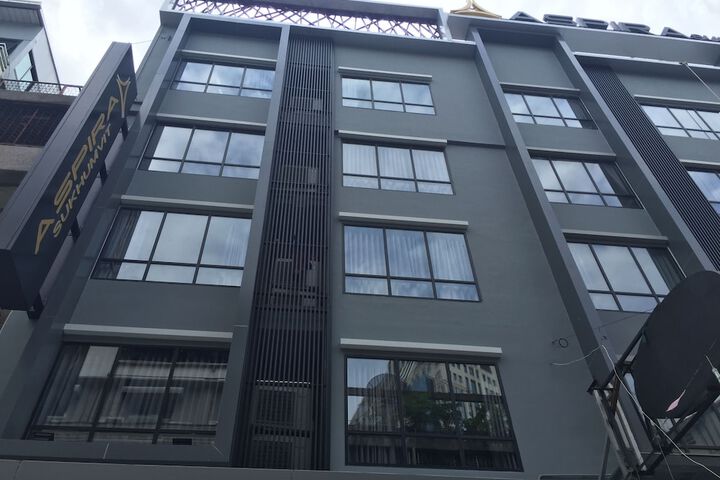 Hotel Entry