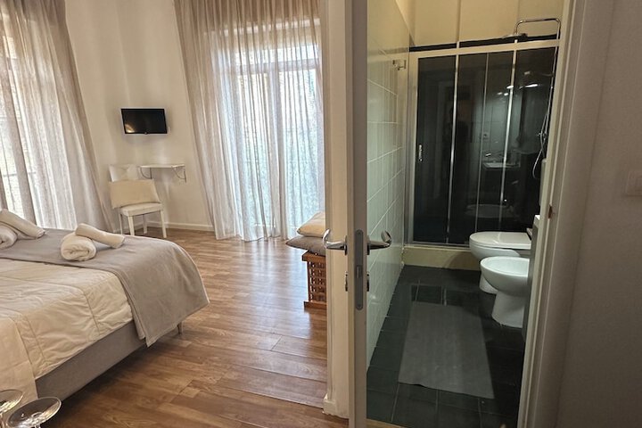 Room 11 of 37
