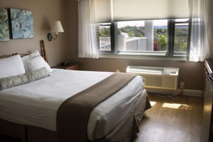 Room 10 of 168