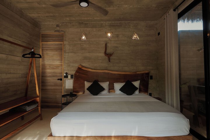Room 18 of 80