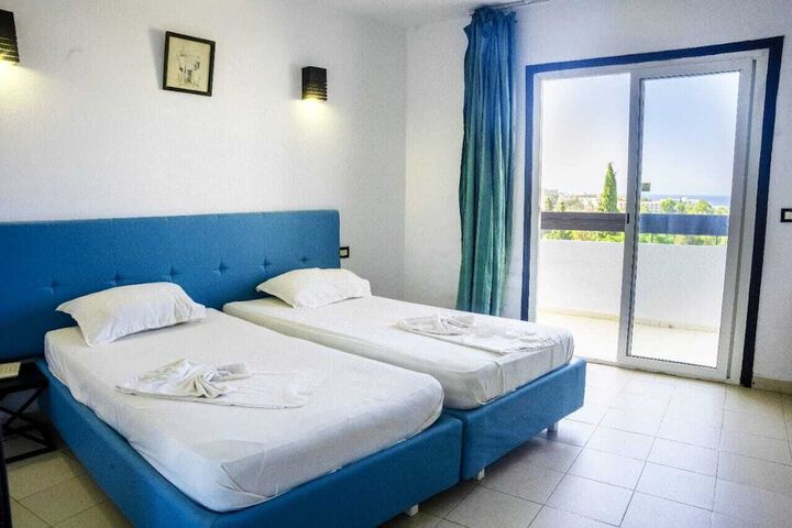 Room 5 of 25