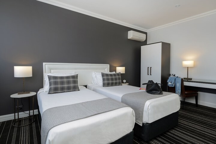 Room 26 of 103