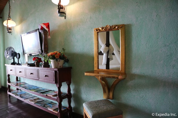 Room 4 of 32