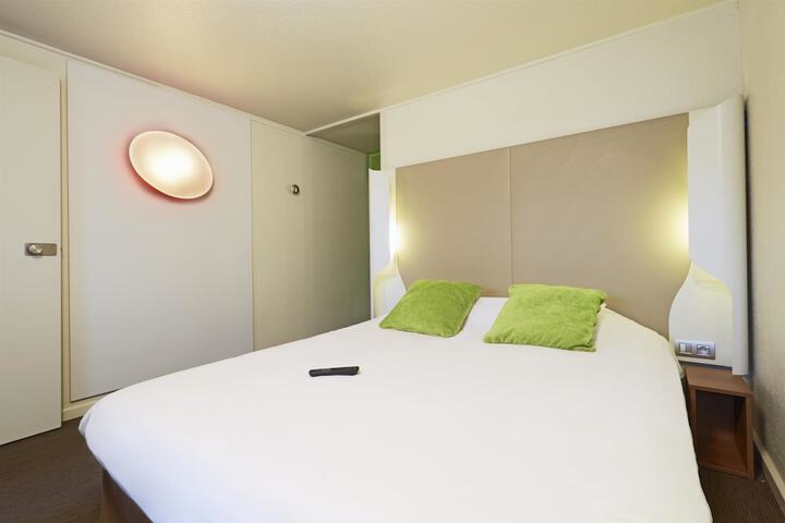 Room 4 of 25