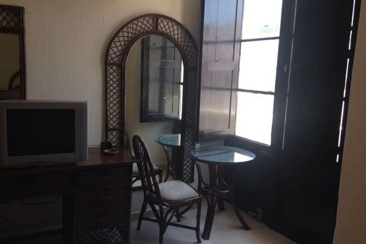 Room 14 of 30