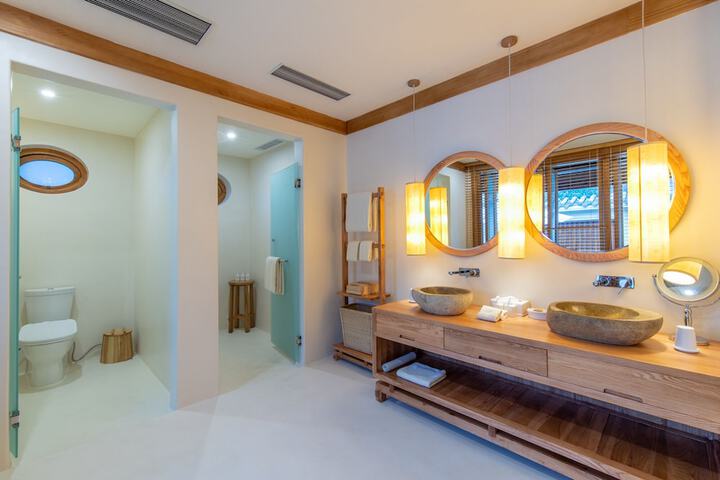 Room 46 of 145