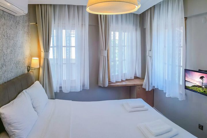 Room 8 of 50