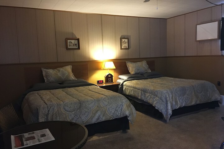 Room 5 of 18