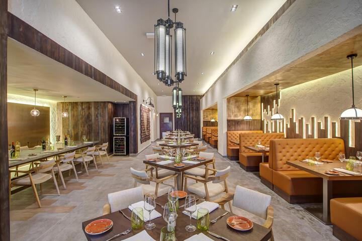 Dining 2 of 61