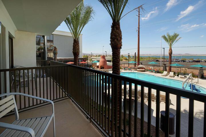 1 King City View with Sofa Bed Microwave, Refrigerator (5 of 12)